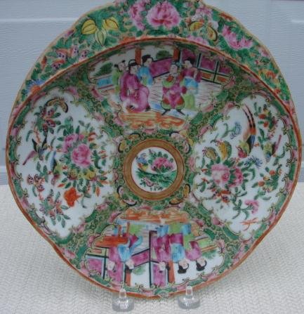 CIRCA 1850 CHIINESE EXPORT ROSE MEDALLION SHRIMP DISH 10 1/4