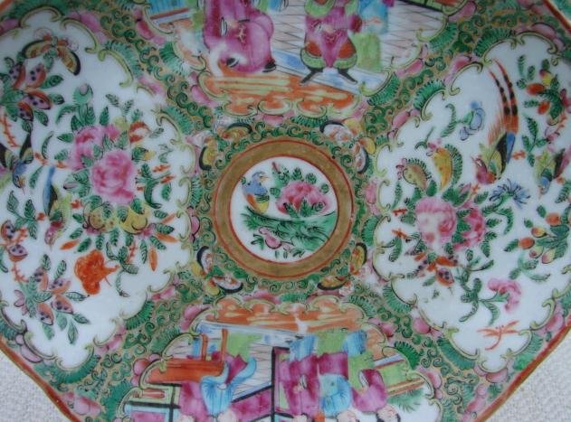 CIRCA 1850 CHIINESE EXPORT ROSE MEDALLION SHRIMP DISH 10 1/4