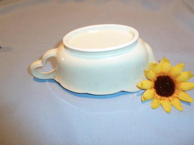 HALL  RUFFLED D  IVORY GRAVY SAUCE BOAT SERVER