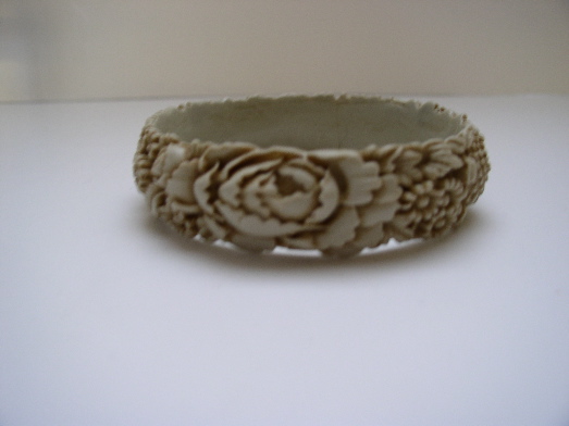 Celluloid vintage taupe floral bangle