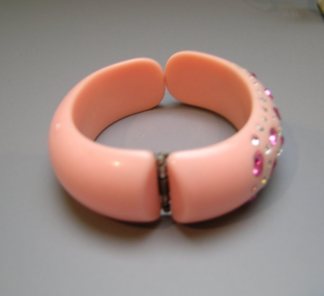 Lucite Weiss Pink Rhinestone Bangle & Earrings