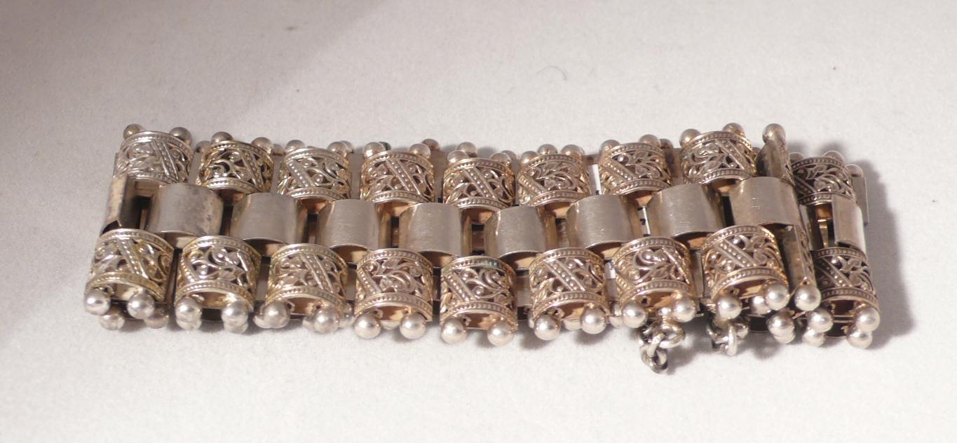 Victorian Silver Link Medieval Design