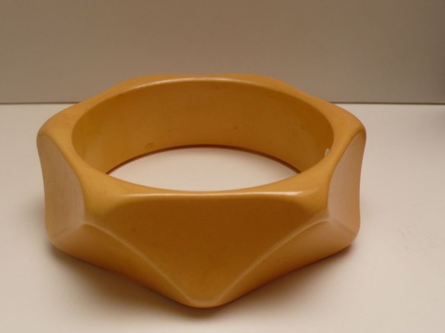 Bakelite Vintage Corn Colored Bangle