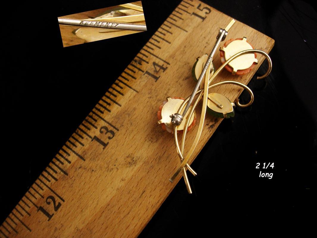 Vintage jade and coral flower brooch - 1940's sweetheart jewelry - Japanese oriental style - krementz gold filled pin