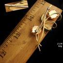 Vintage jade and coral flower brooch - 1940's sweetheart jewelry - Japanese oriental style - krementz gold filled pin