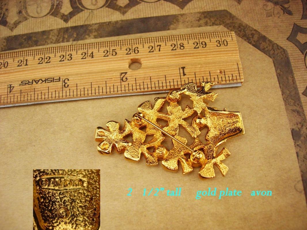 Vintage Christmas Tree brooch / Signed avon pin / Christmas gift for her / december birthday / aurora borealis rhinestone jewelry