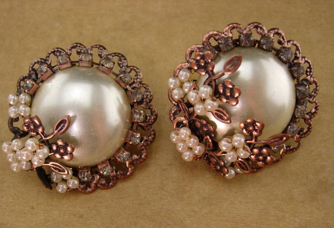 Unsigned Haskell earrings - pearl Clip on earrings - sparkling rhinestones - rose gold plate cluster earrings - Unsigned Beauties