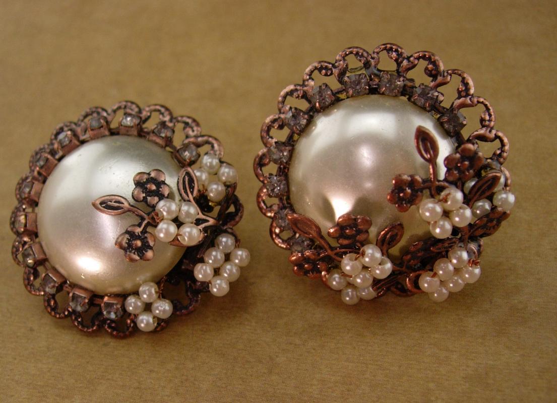 Unsigned Haskell earrings - pearl Clip on earrings - sparkling rhinestones - rose gold plate cluster earrings - Unsigned Beauties