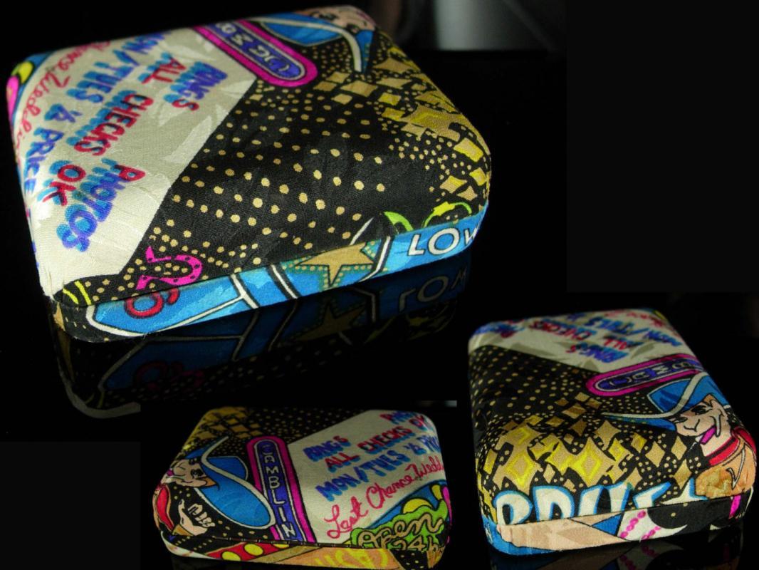 Nicole Miller Wedding cufflinks Vintage Tuxedo studs Original box gambler poker Casino gold estate jewelry cuff links playing cards