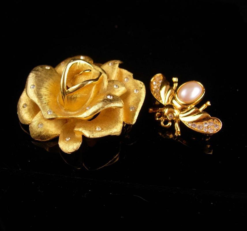Vintage Napier Brooch / Rhinestone flower and bee pin / faux pearl figural fly insect / gardener gift / 30th anniversary / June birthday