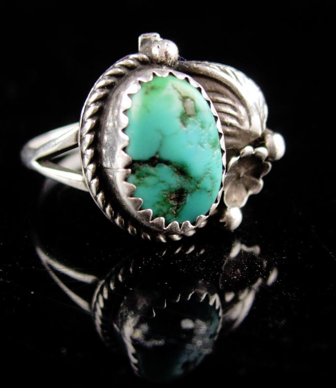 Vintage sterling Indian Ring - Turquoise jewelry - size 8 -Native American design - southwestern jewelry - dogwood flower - hippie ring