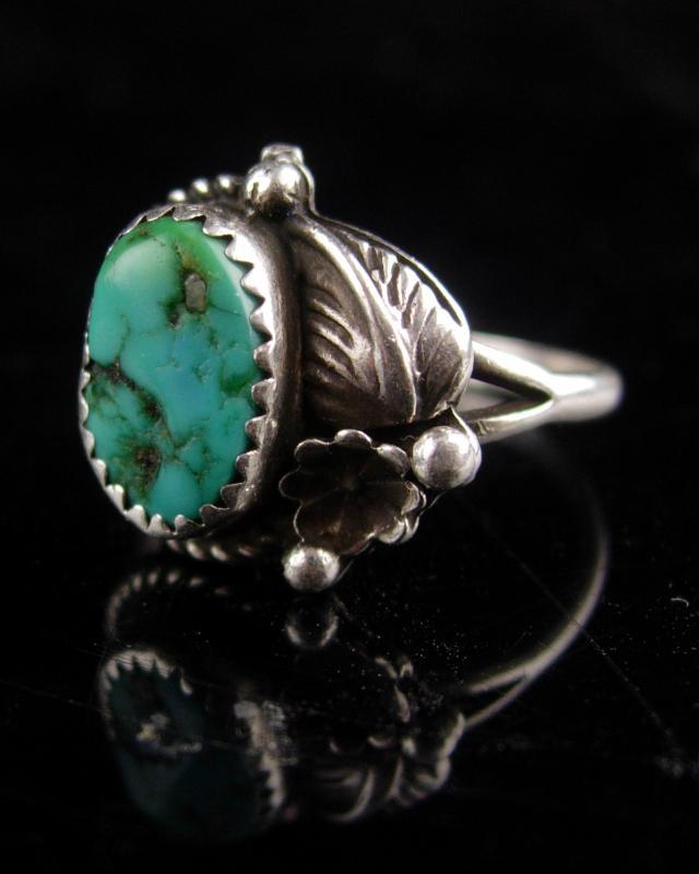 Vintage sterling Indian Ring - Turquoise jewelry - size 8 -Native American design - southwestern jewelry - dogwood flower - hippie ring