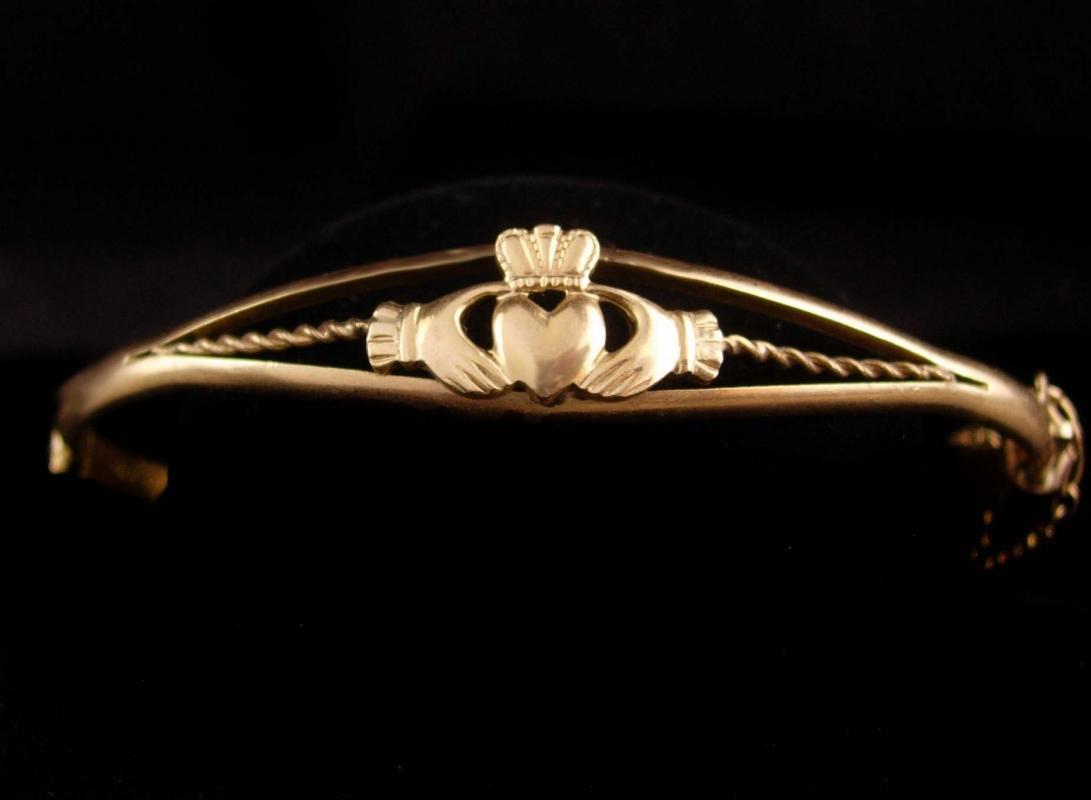 VINTAGE IRISH Claddagh bracelet - 14ct gold filled Irish - sweetheart gift - Ireland Celtic bangle - Loyalty Friendship anniversary