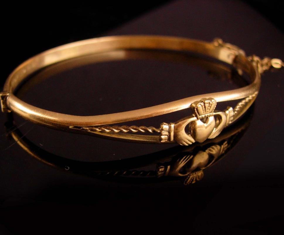 VINTAGE IRISH Claddagh bracelet - 14ct gold filled Irish - sweetheart gift - Ireland Celtic bangle - Loyalty Friendship anniversary