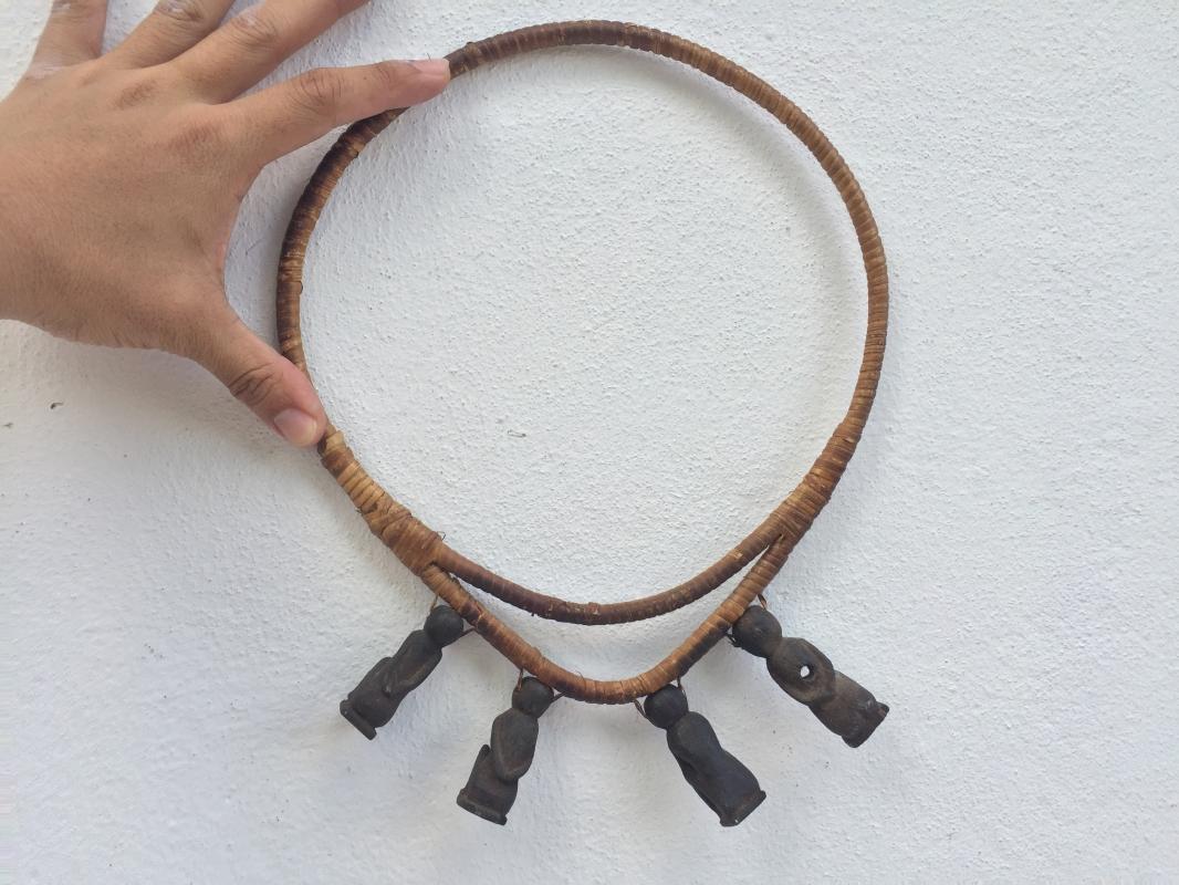 DAYAK NECKLACE & OLD FIGURINE Statue Figure Pendant Body Jewel Jewelry Ornament