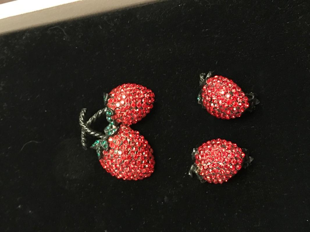 Weiss Double Strawberry Pin with Earrings