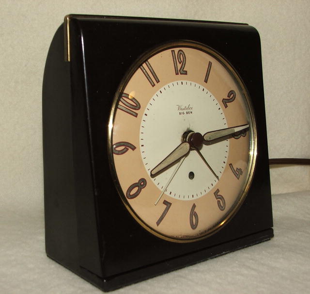 Model S6-D Electric Westclox Big Ben Clock in Bakelite Case