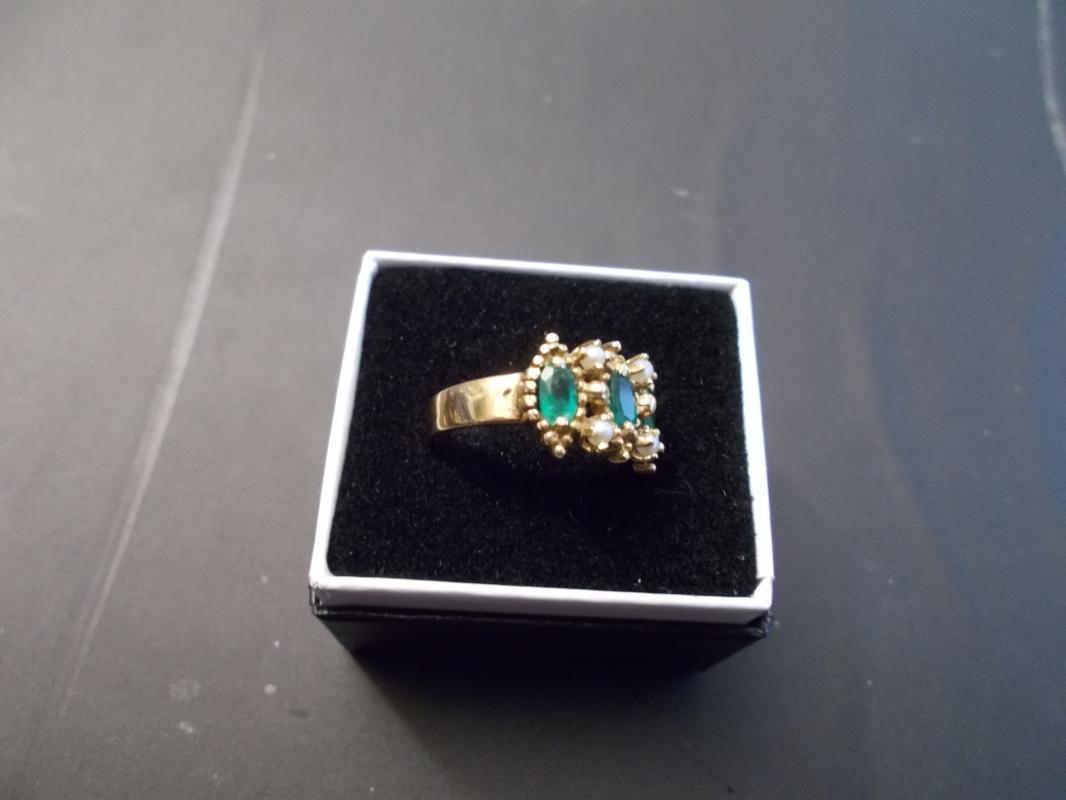 Antique Victorian Ladies Emerald and Pearl Ring