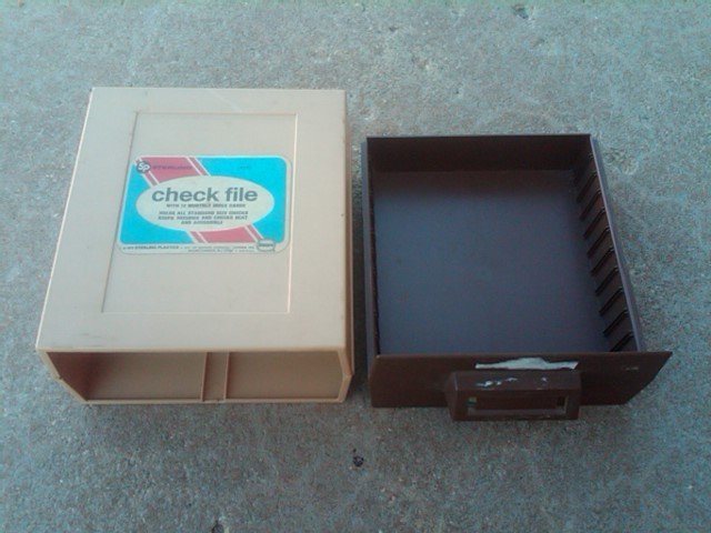 RETRO PAPER CHECK FILE BOX STERLING PLASTICS BORDEN CHEMICAL MOUNTAINSIDE NEW JERSEY ADVERTISING LABEL 1972 DATE