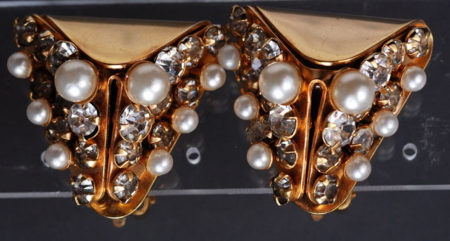 Big Flashy Leru Clip on Earrings White Rhinestones & Pearls in Mod Goldtone Setting