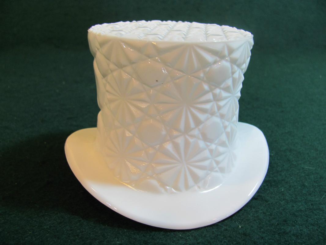  Fenton Milk Glass DAISY & BUTTON Top Hat #1993