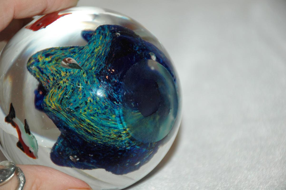 Ann Primrose Aquarium Fish Bowl Paperweight Murano Glass Fish Coral
