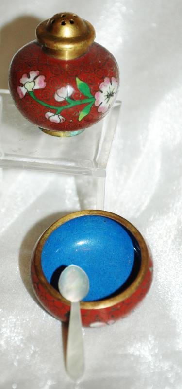 Chinese Cloisonné Individual Open Salt and Pepper Shaker with Mother of Pearl Spoon