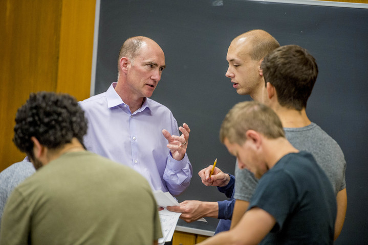 This program is meant to cultivate meaningful, professional mentor/mentee relationships between the University’s accomplished alumni and current student and alumni mentees. Take advantage of this opportunity by signing up today!