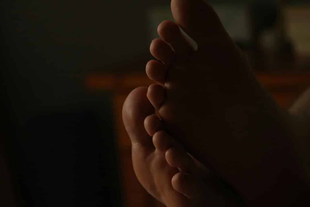 THE TREATMENT AND PREVENTION OF TURF TOE: A NARRATIVE REVIEW OF ...