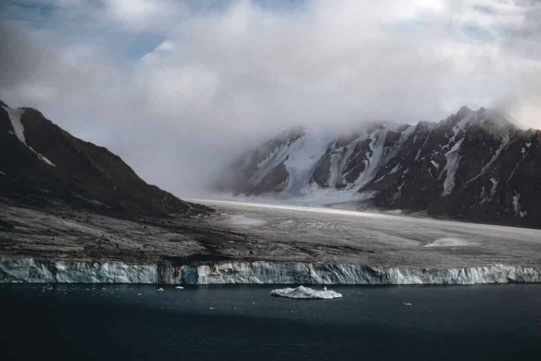 Islands Erased by Snow and Ice: Approaching the Spatial Philosophy of ...