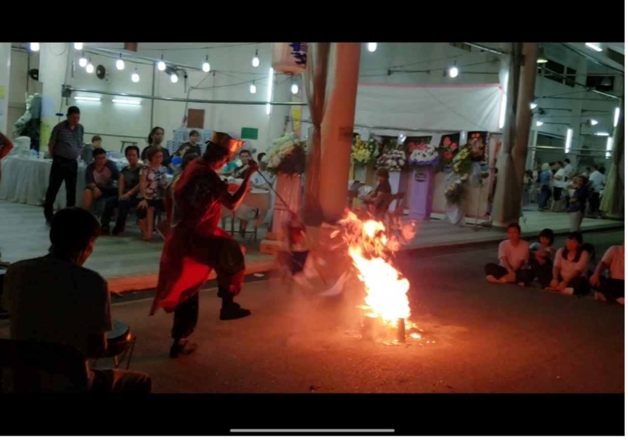 一張含有 人員, 舞蹈, 足部穿著, 服裝 的圖片 AI 產生的內容可能不正確。