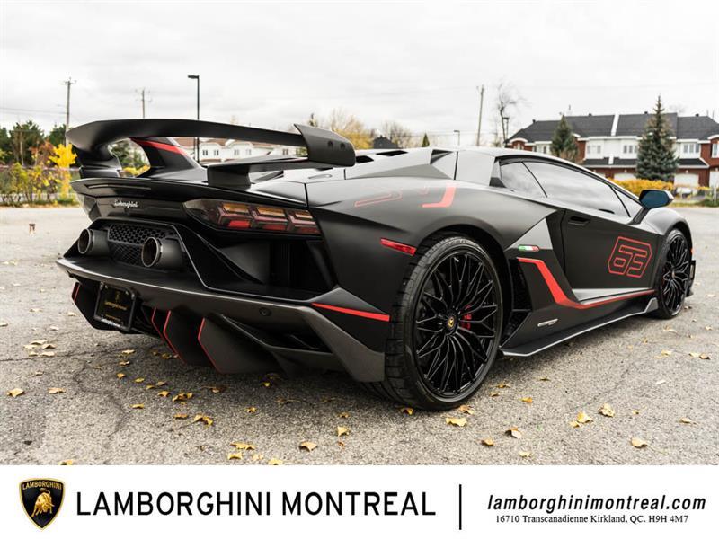 Lamborghini Aventador 6
