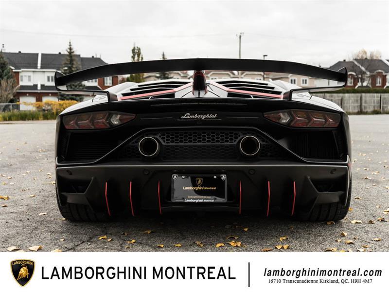 Lamborghini Aventador 7