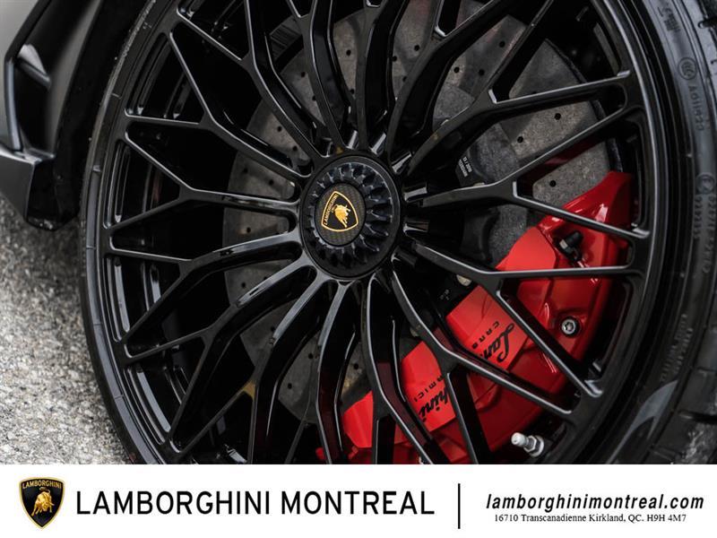 Lamborghini Aventador 10