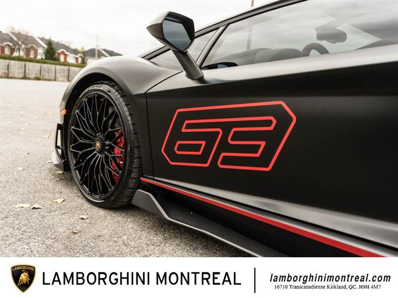 Lamborghini Aventador 11