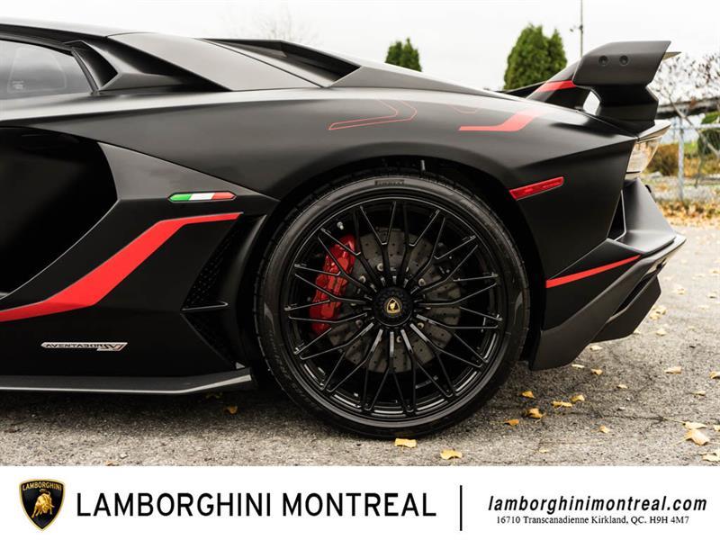 Lamborghini Aventador 12
