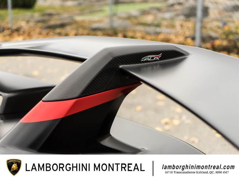 Lamborghini Aventador 14