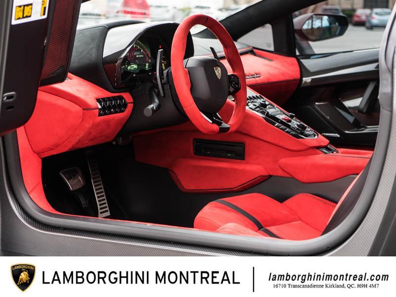 Lamborghini Aventador 16