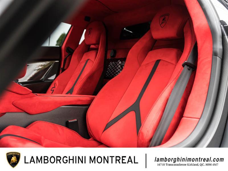 Lamborghini Aventador 17