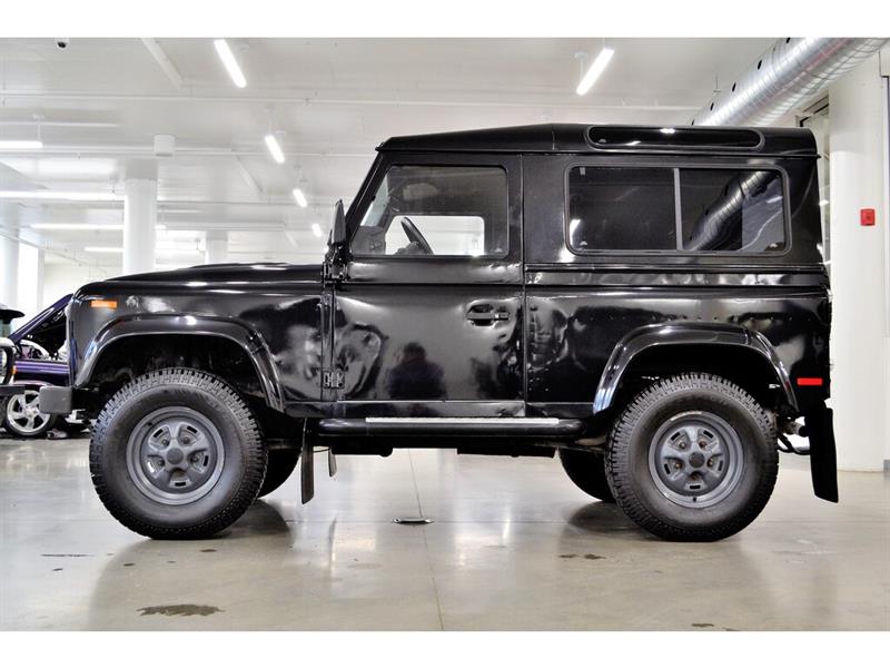 Land Rover Defender 3