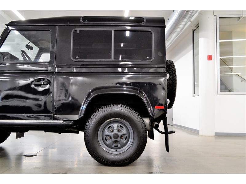 Land Rover Defender 5
