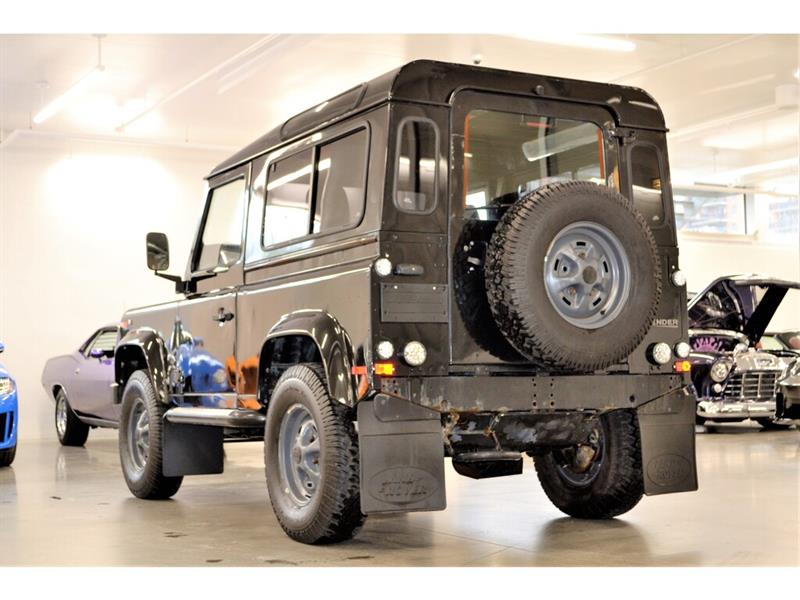 Land Rover Defender 6