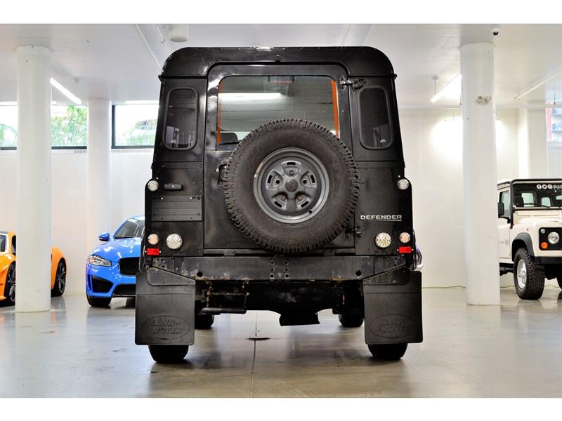 Land Rover Defender 7