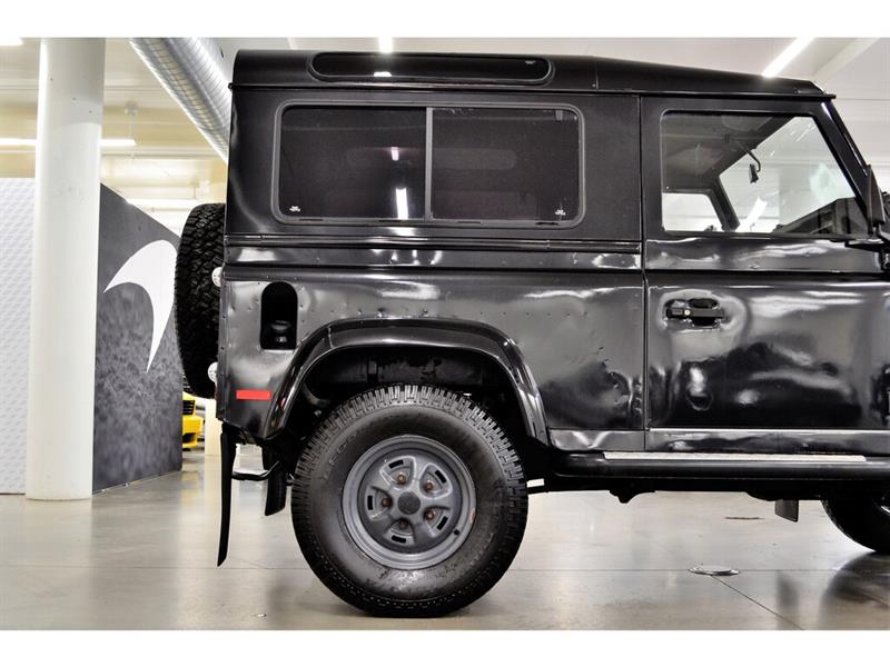 Land Rover Defender 8