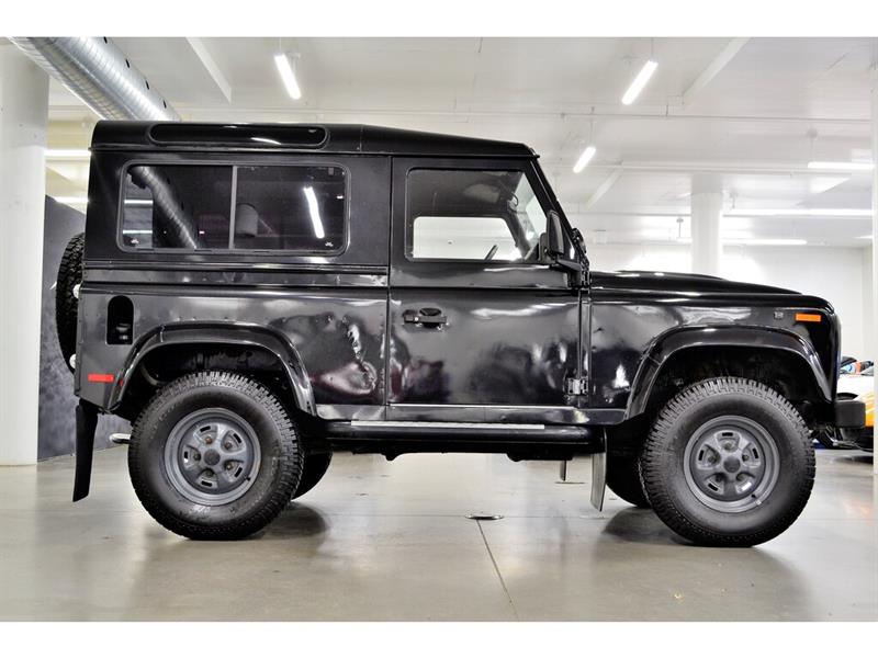 Land Rover Defender 9