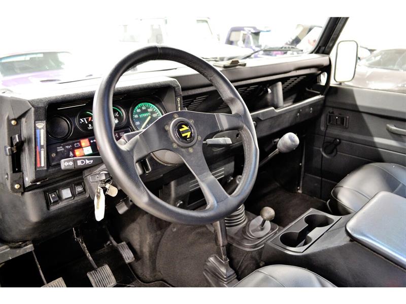 Land Rover Defender 11