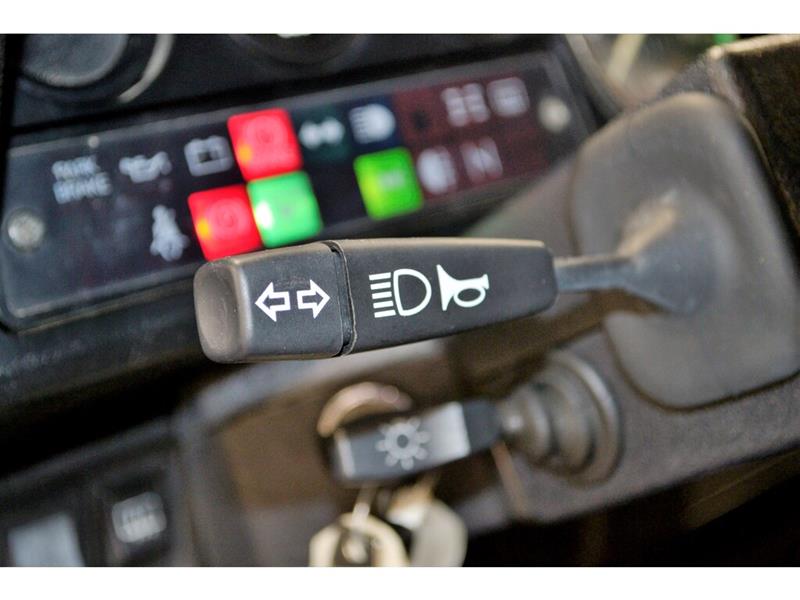 Land Rover Defender 16