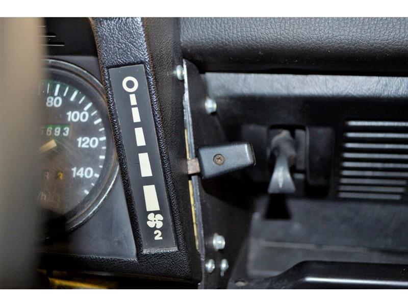 Land Rover Defender 17