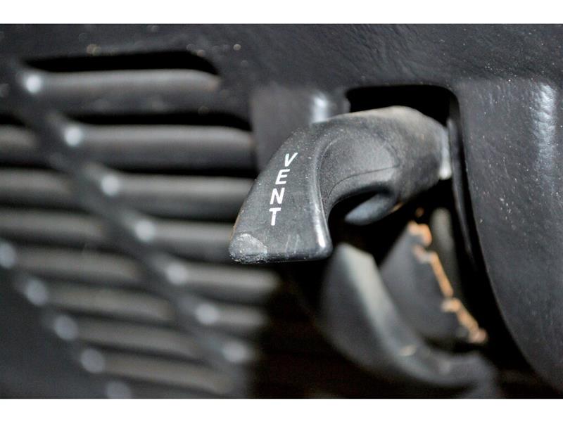 Land Rover Defender 18