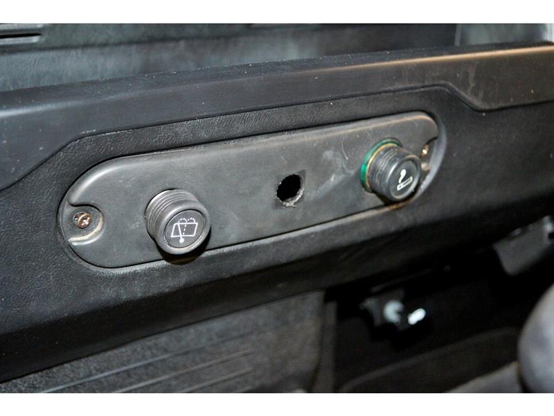 Land Rover Defender 20